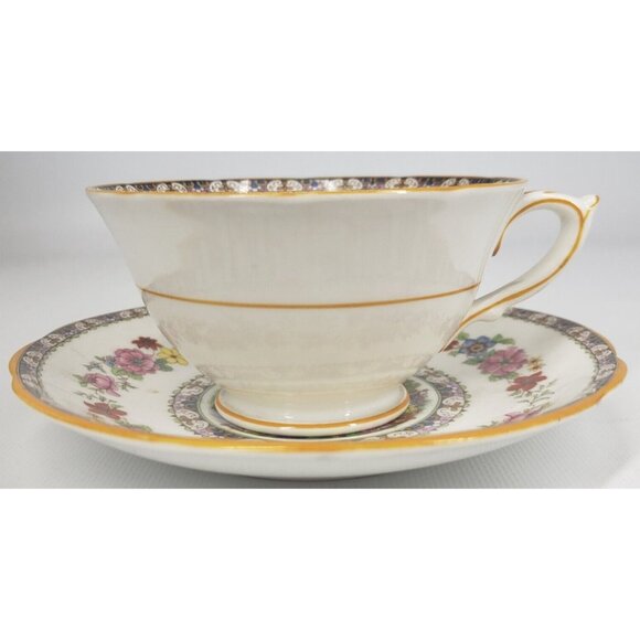 Vintage Royal Paragon Manchu Pattern Fine Bone China Tea Cup and Saucer - Picture 4 of 12